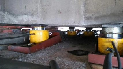 橋梁頂升千斤頂在省道S270線大洞大橋維修加固工程運用